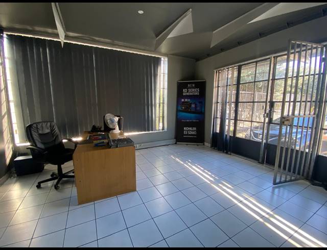 1,111M² WAREHOUSE TO LET IN PAARDEN EILAND